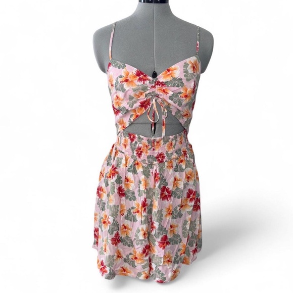 Hollister Dresses & Skirts - Hollister Floral Romper Juniors Size L